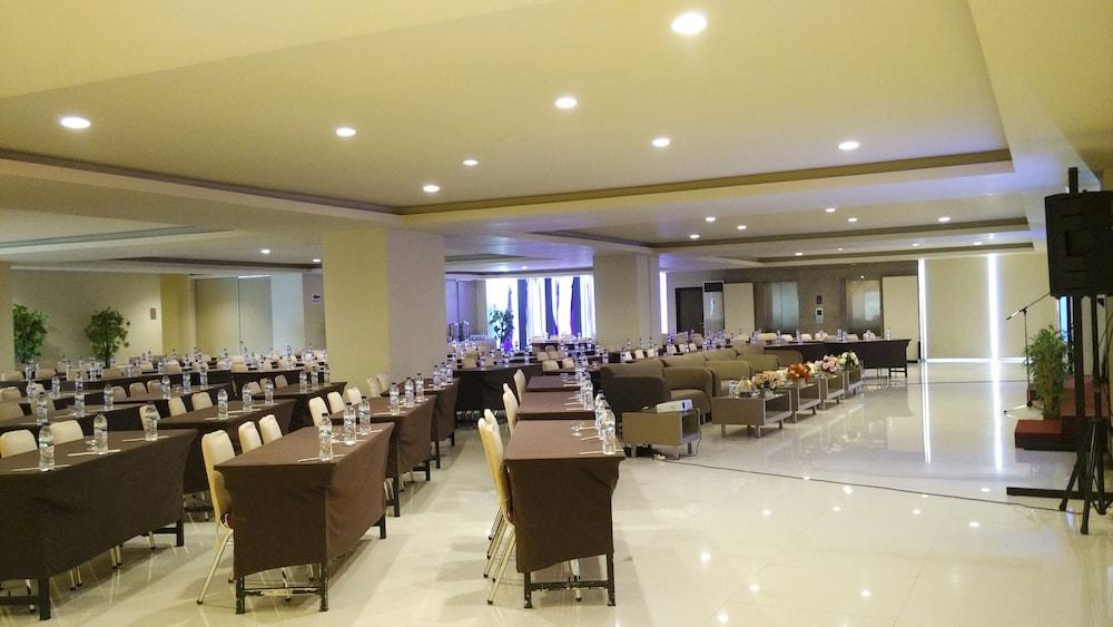 Grand Asia Hotel Makassar Extérieur photo
