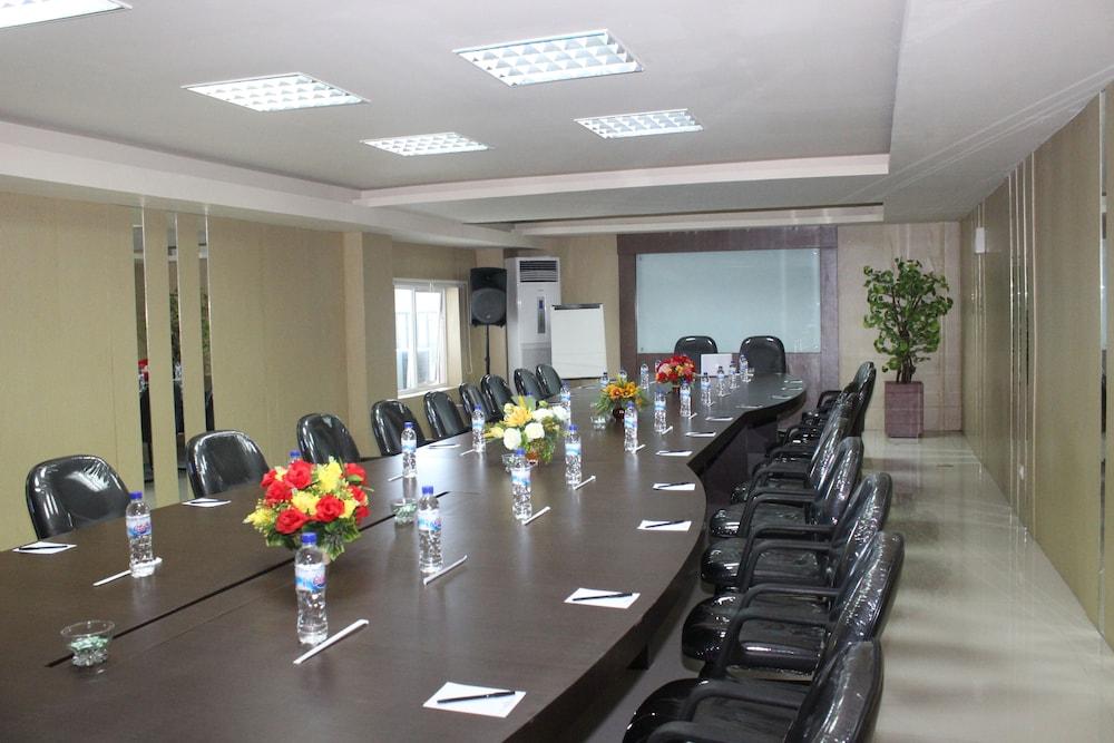 Grand Asia Hotel Makassar Extérieur photo