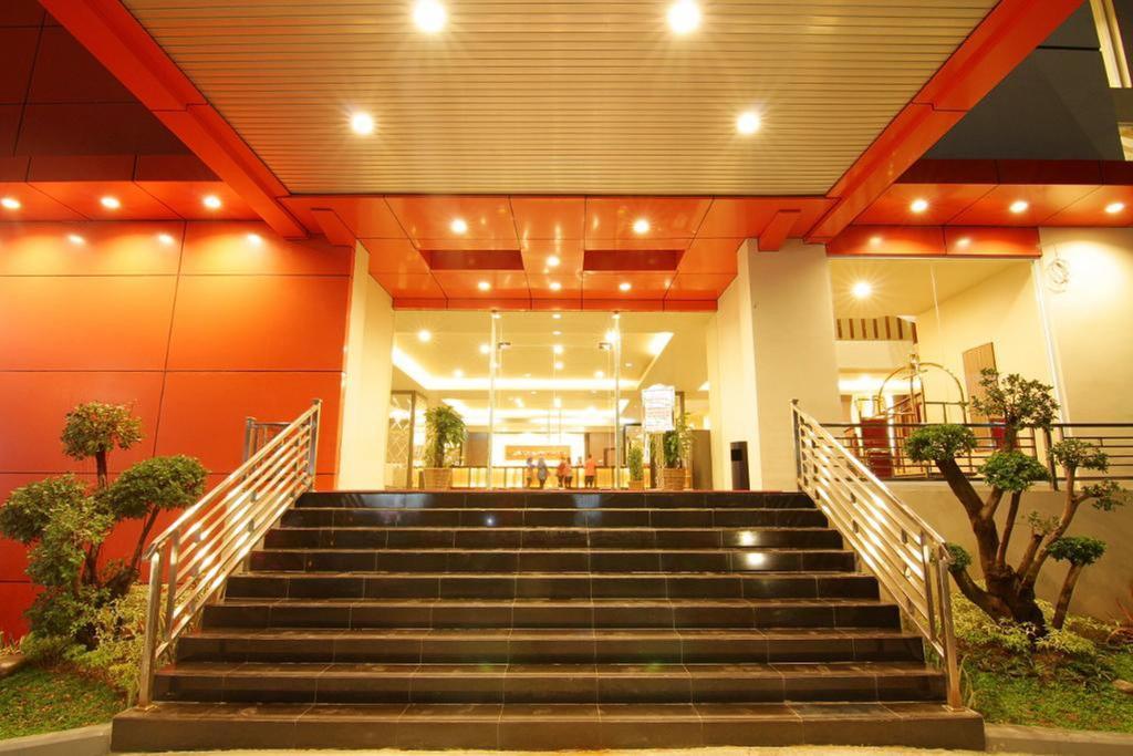 Grand Asia Hotel Makassar Extérieur photo