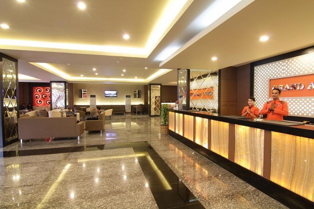 Grand Asia Hotel Makassar Extérieur photo
