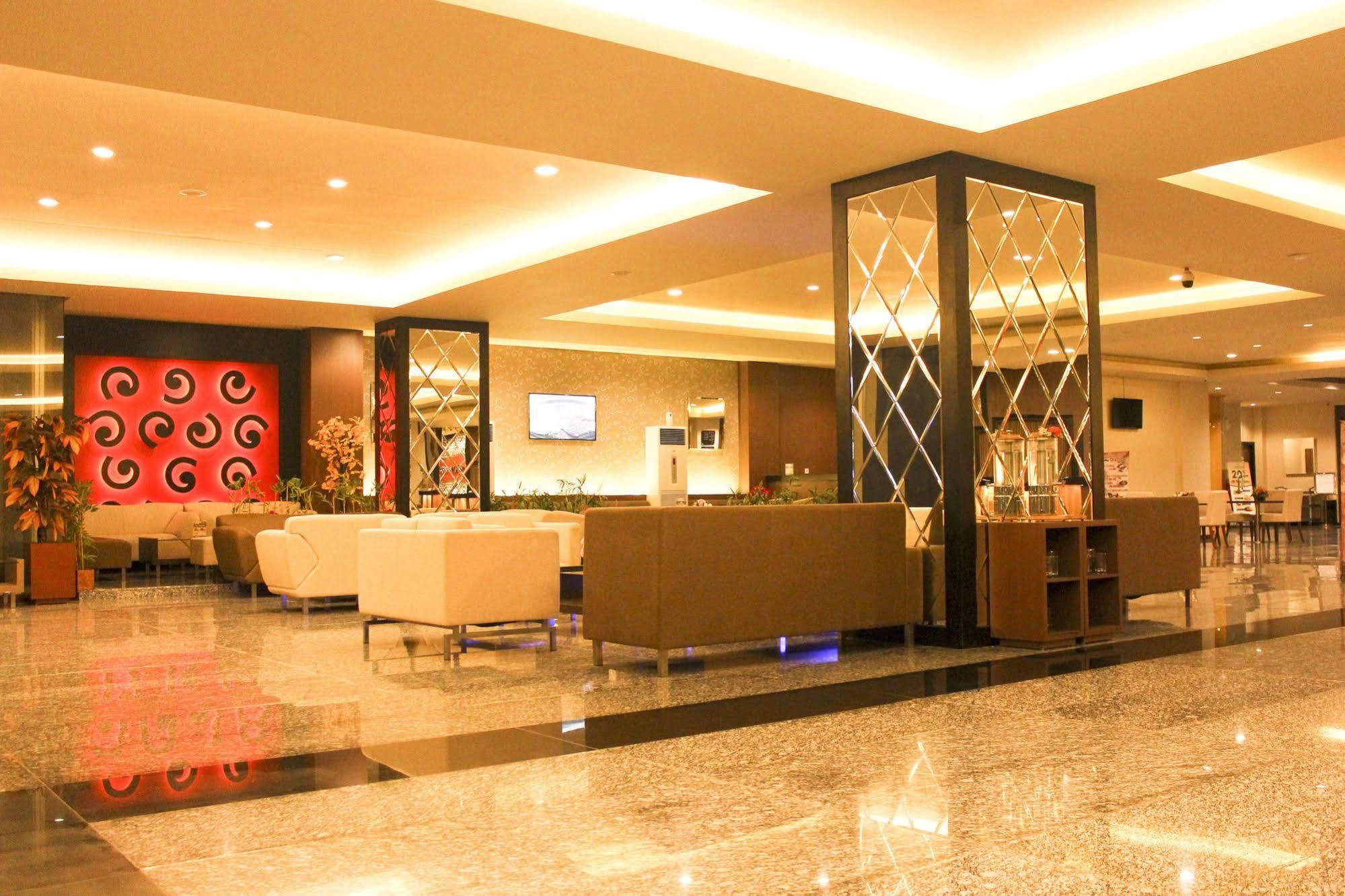 Grand Asia Hotel Makassar Extérieur photo