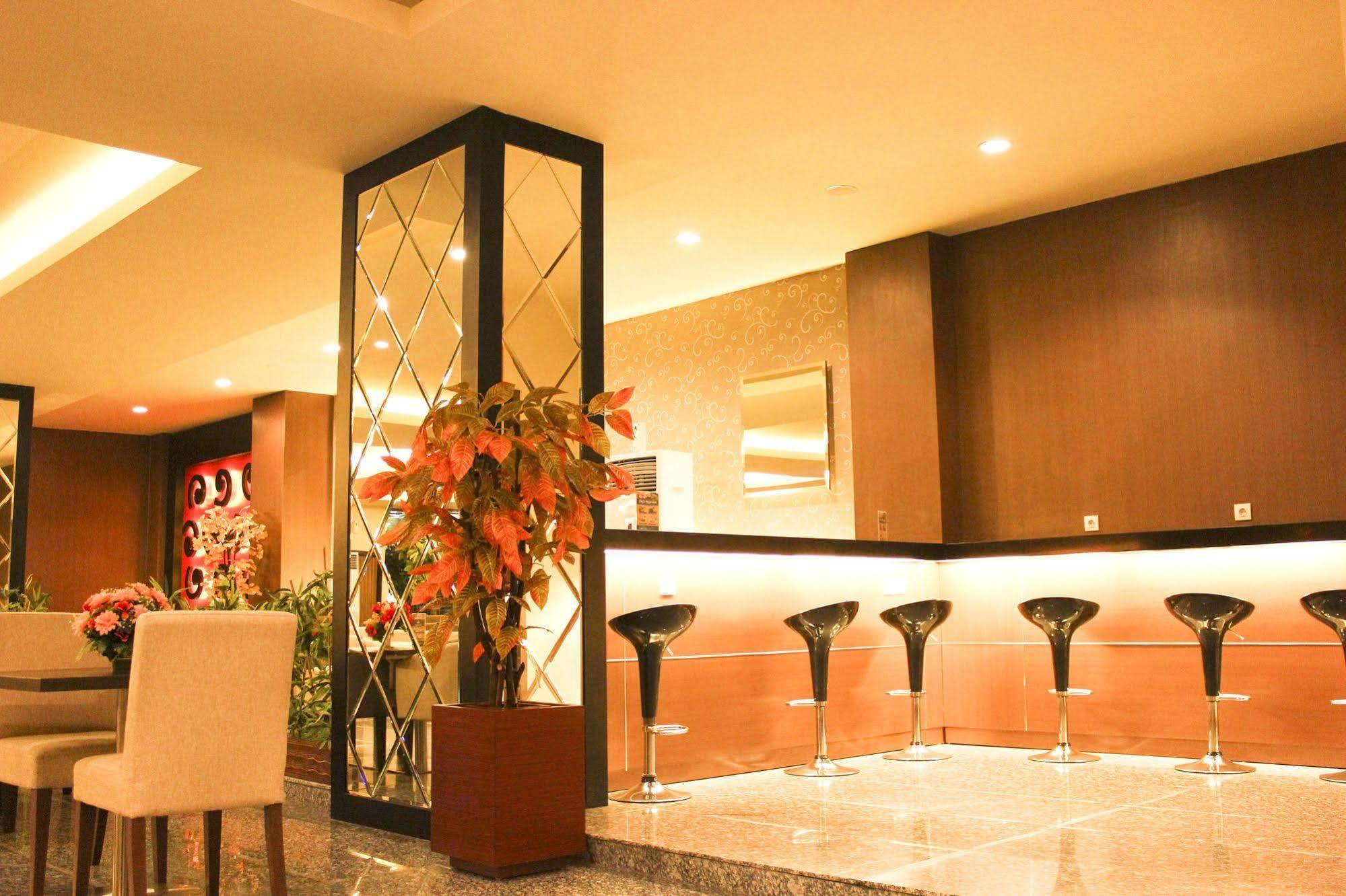 Grand Asia Hotel Makassar Extérieur photo